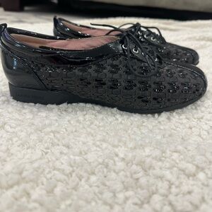 Taryn Rose travelers Trudee woven Black Patent Lace-Up Loafers